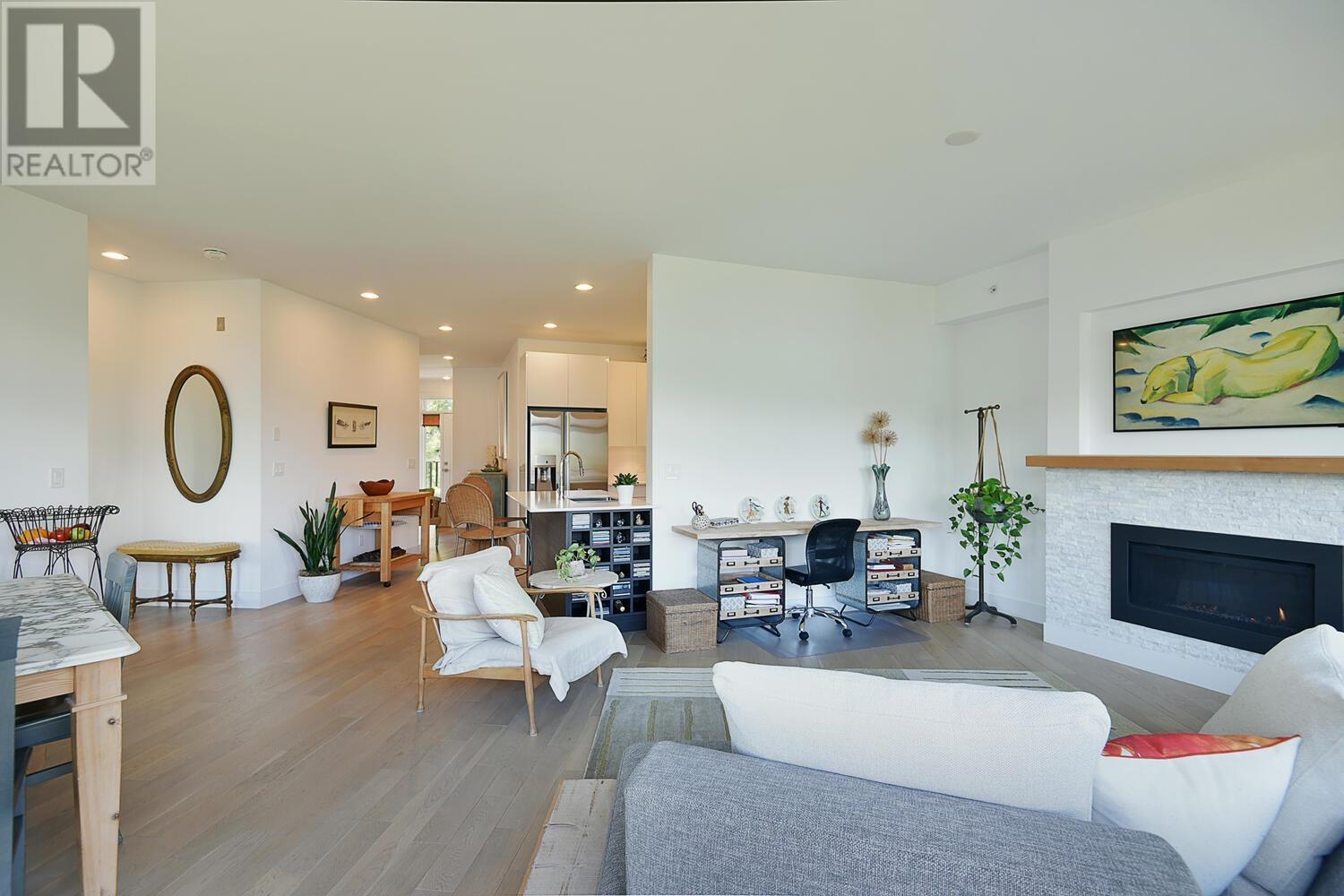 302 5780 MARINE WAY, Sechelt