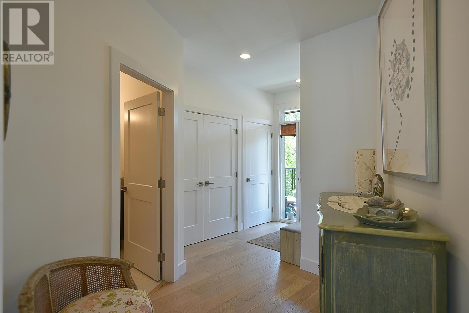 302 5780 MARINE WAY, Sechelt