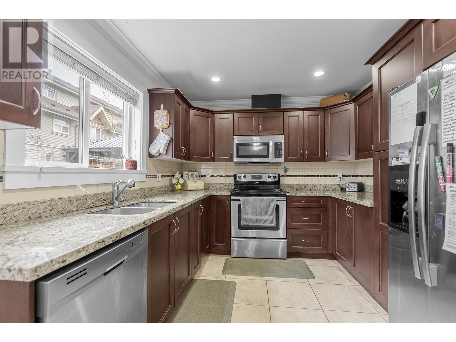 Photo 8 of 39 22977 116 Avenue, Maple Ridge BC