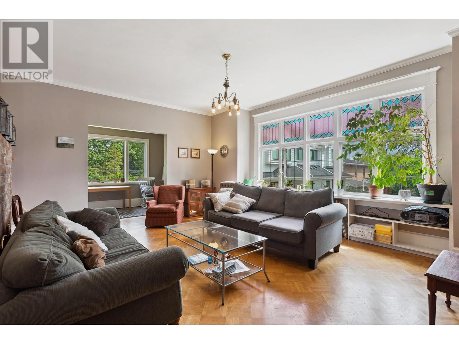 Photo 6 of 4698 W 4th Avenue, Vancouver BC