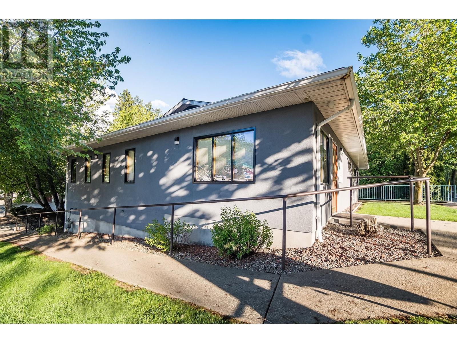 663 COLUMBIA Avenue, Castlegar