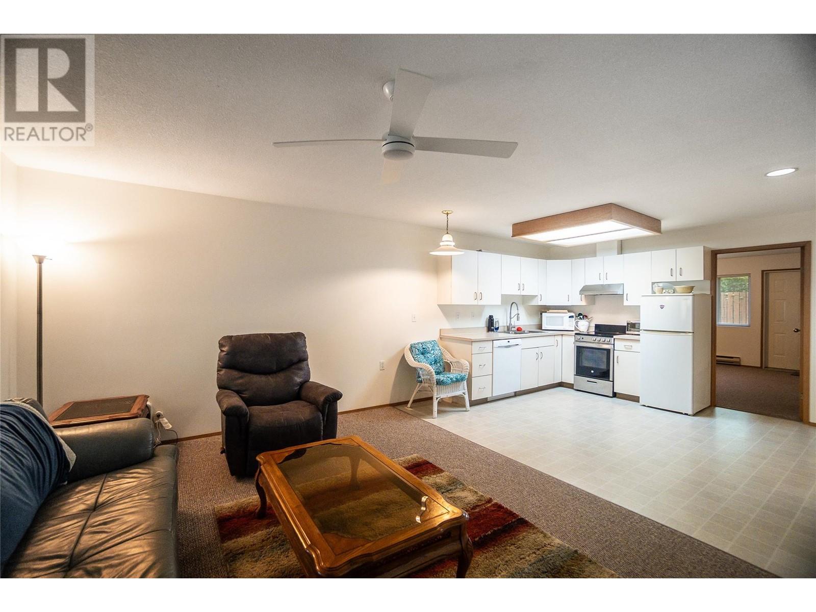663 COLUMBIA Avenue, Castlegar
