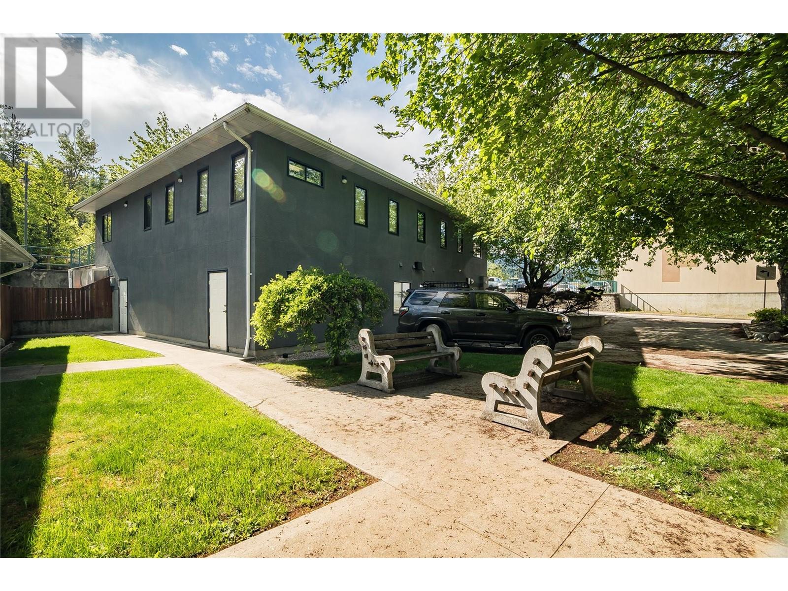 663 COLUMBIA Avenue, Castlegar