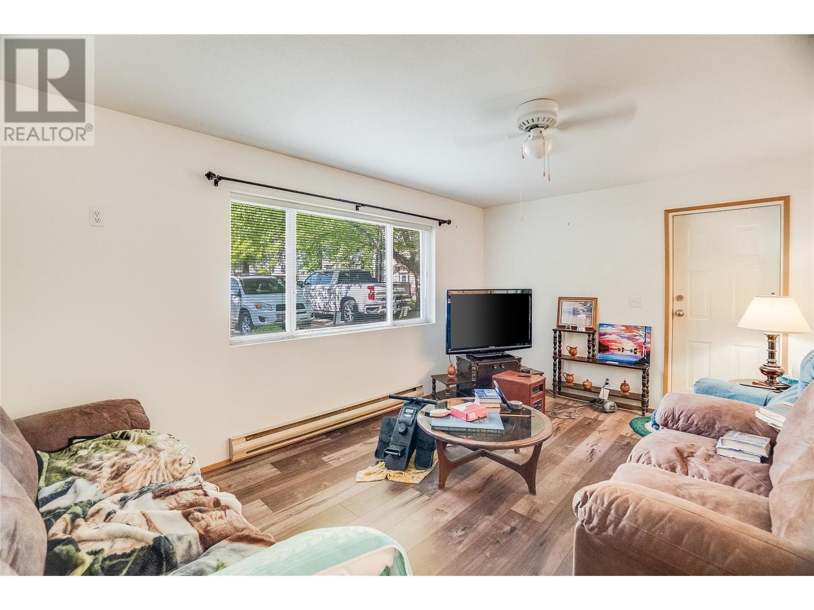 663 COLUMBIA Avenue, Castlegar