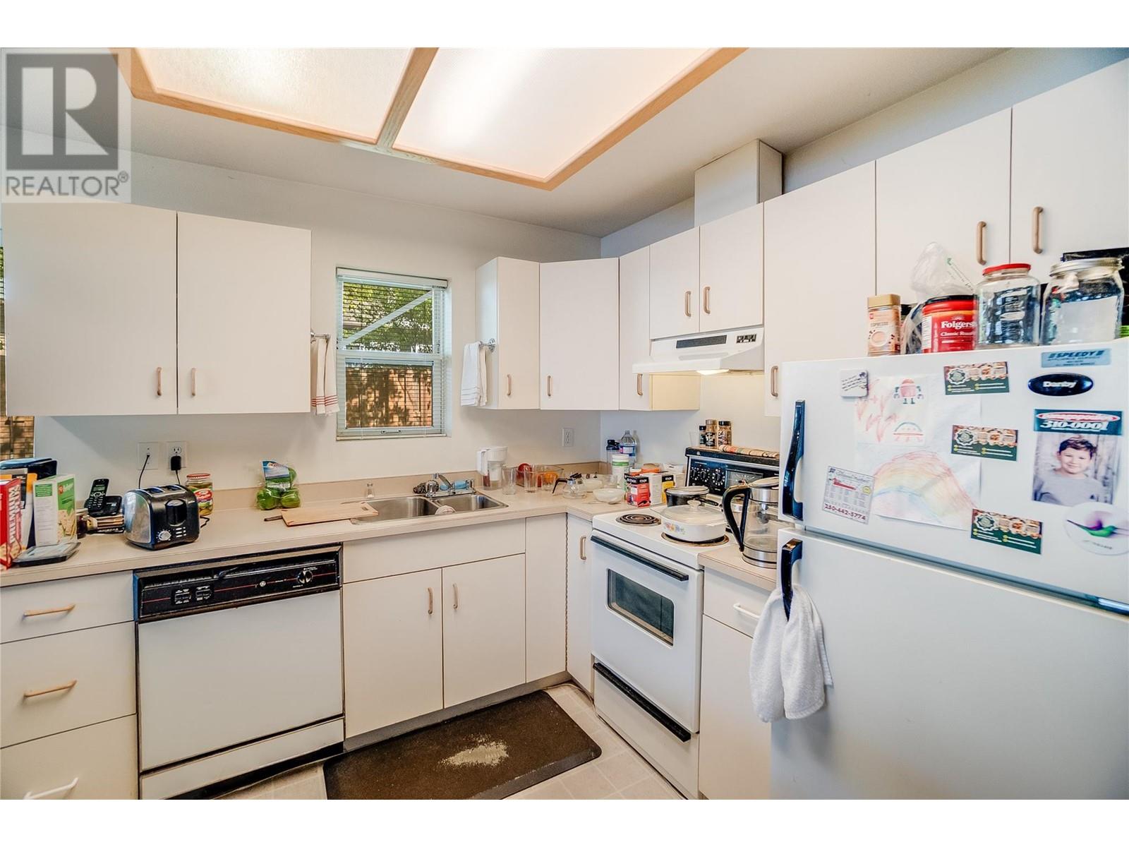 663 COLUMBIA Avenue, Castlegar