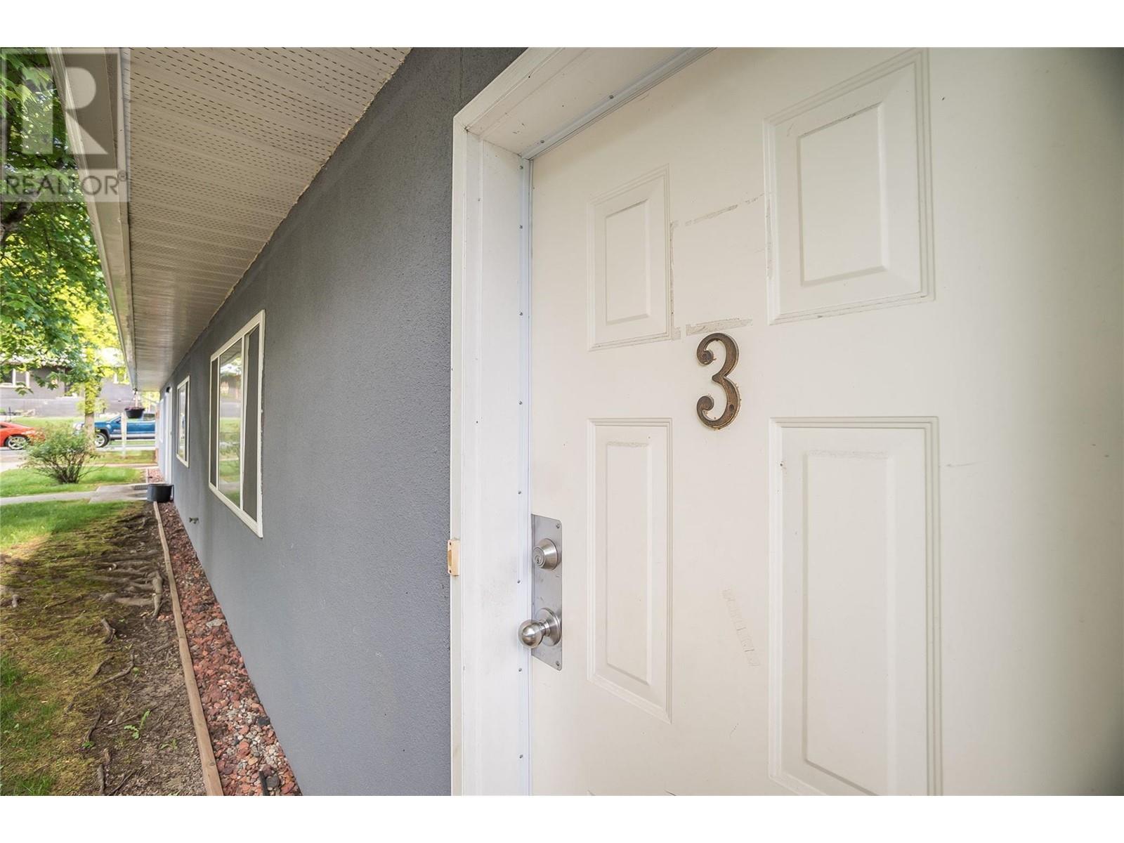 663 COLUMBIA Avenue, Castlegar