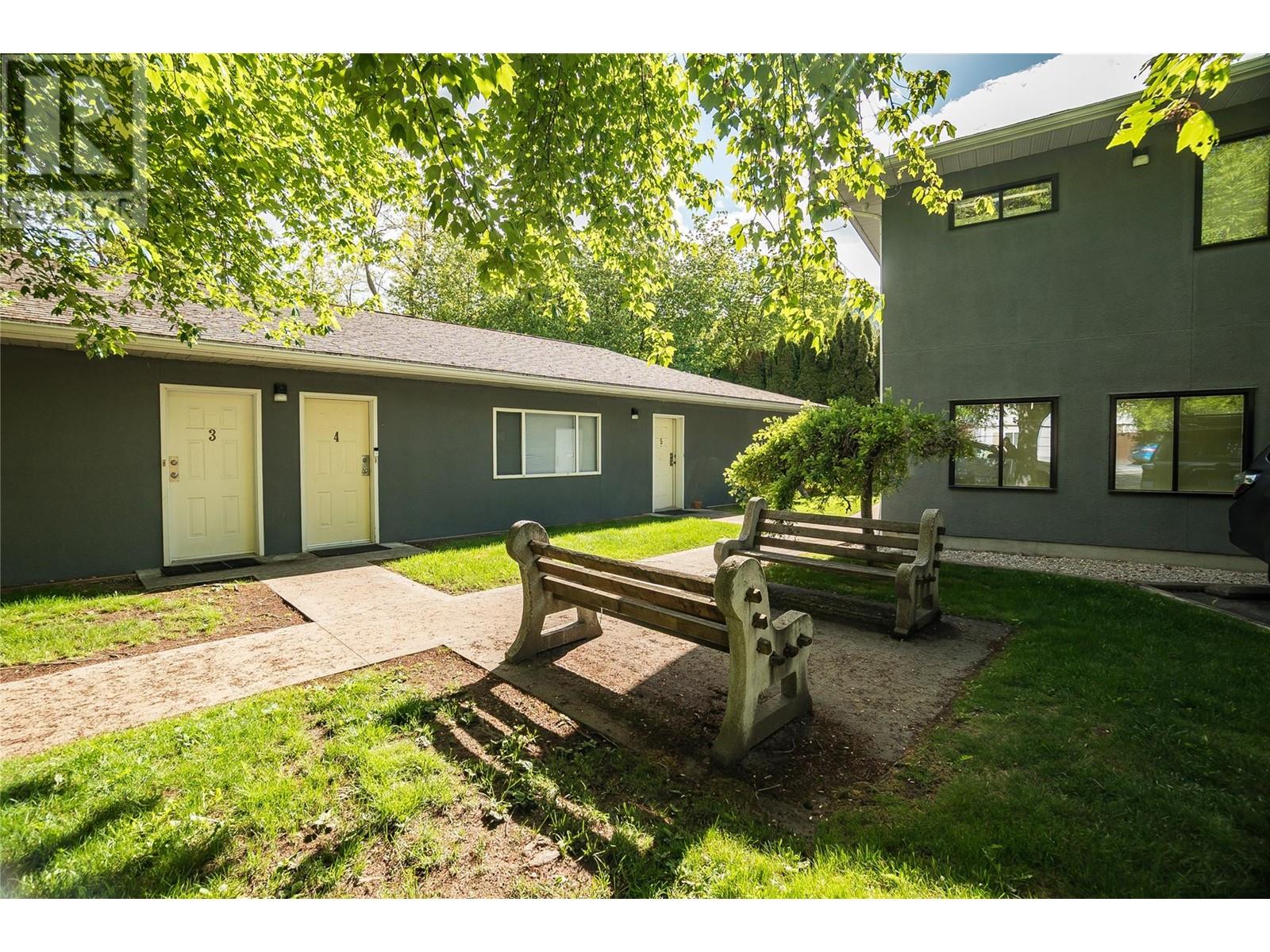 663 COLUMBIA Avenue, Castlegar