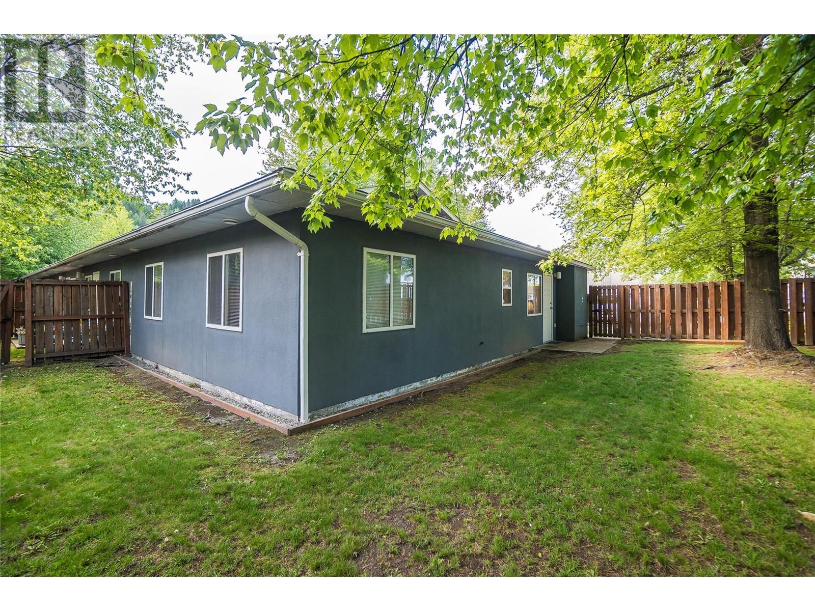 663 COLUMBIA Avenue, Castlegar