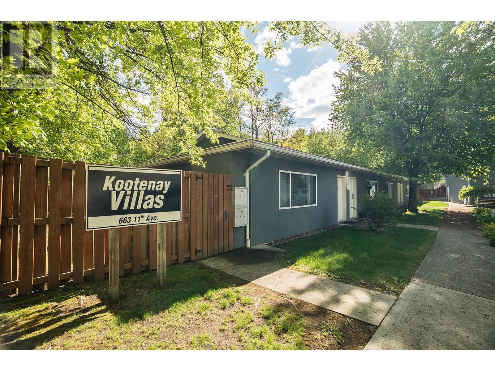 663 COLUMBIA Avenue, Castlegar