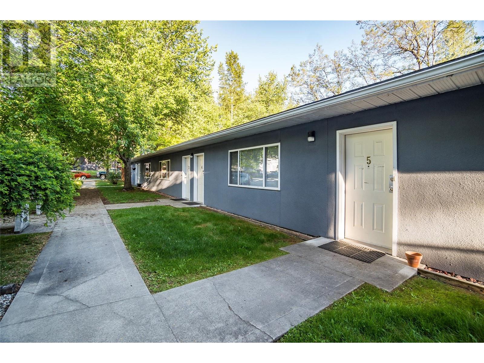 663 COLUMBIA Avenue, Castlegar