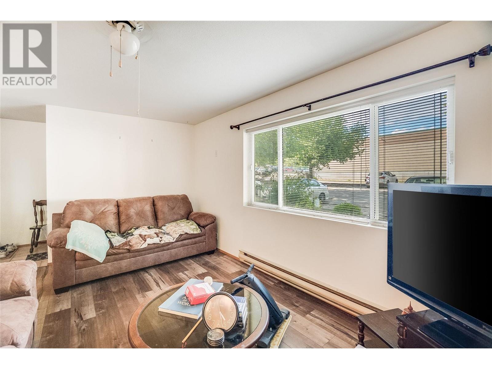 663 COLUMBIA Avenue, Castlegar