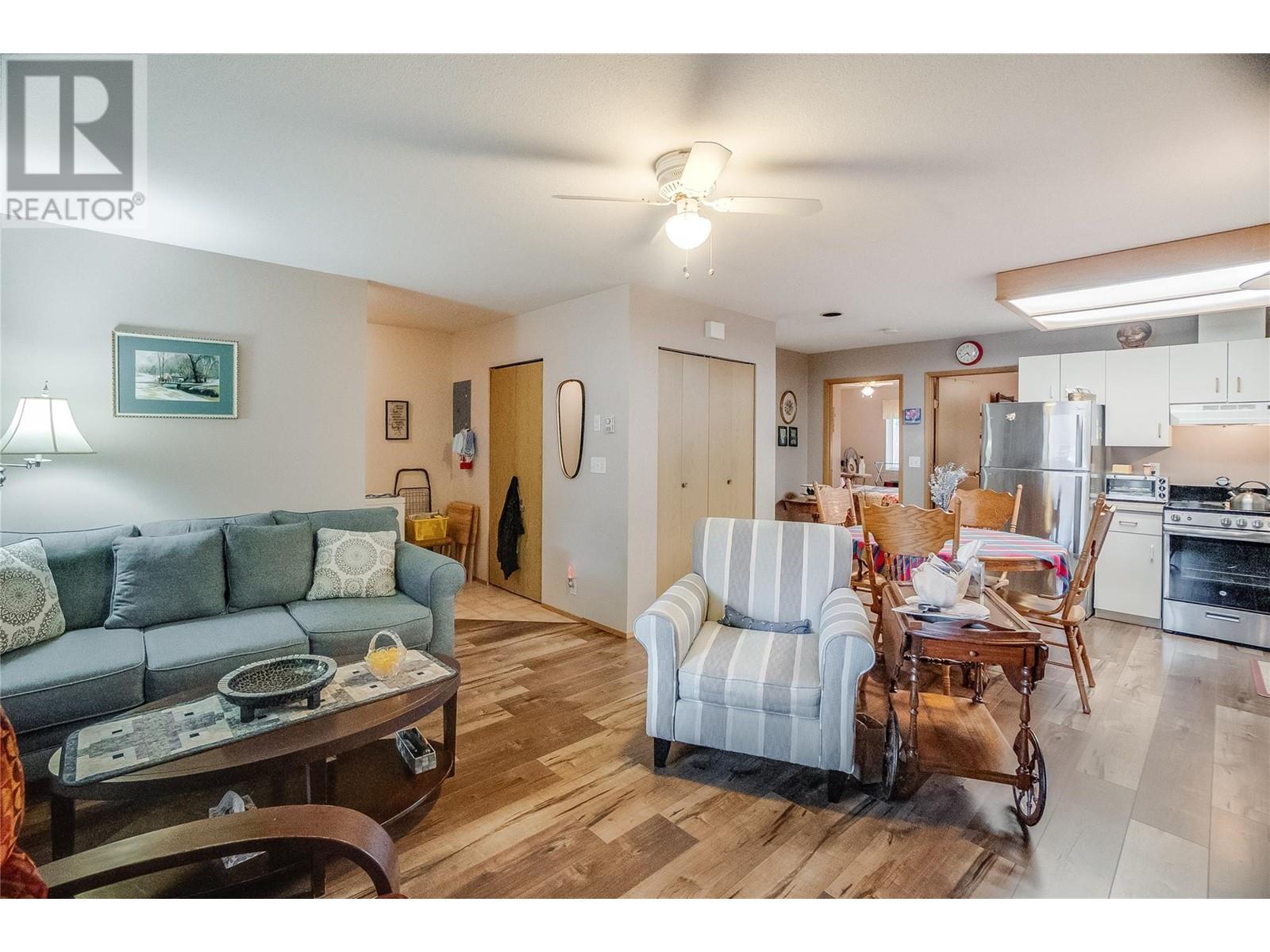 663 COLUMBIA Avenue, Castlegar