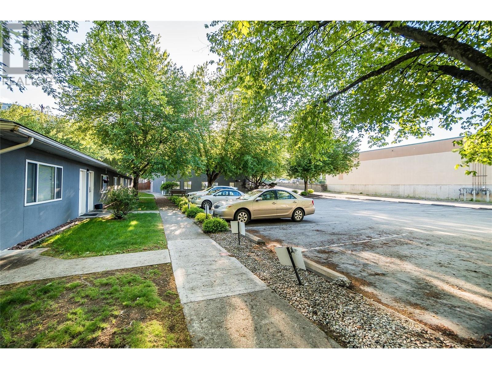 663 COLUMBIA Avenue, Castlegar