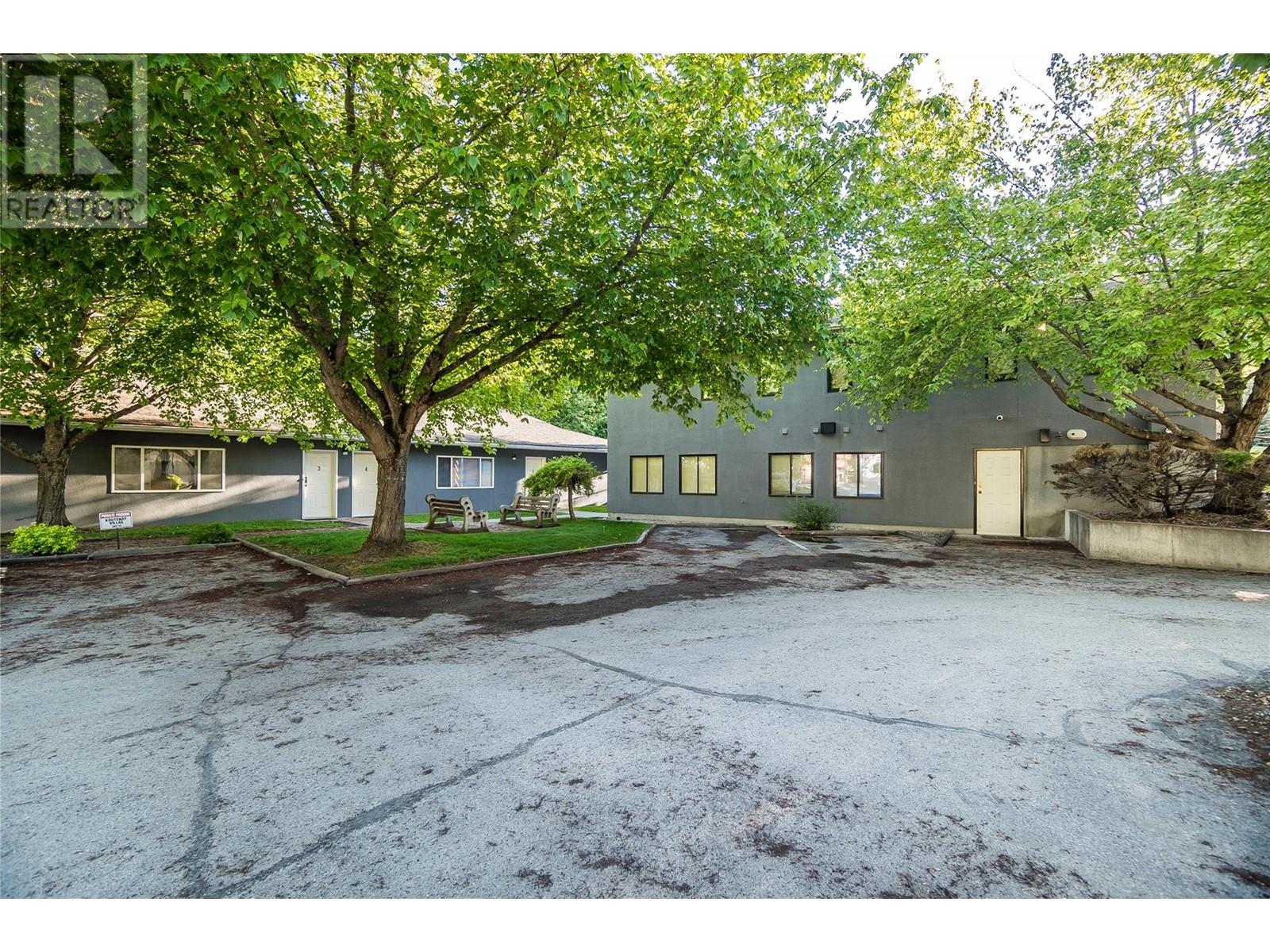 663 COLUMBIA Avenue, Castlegar