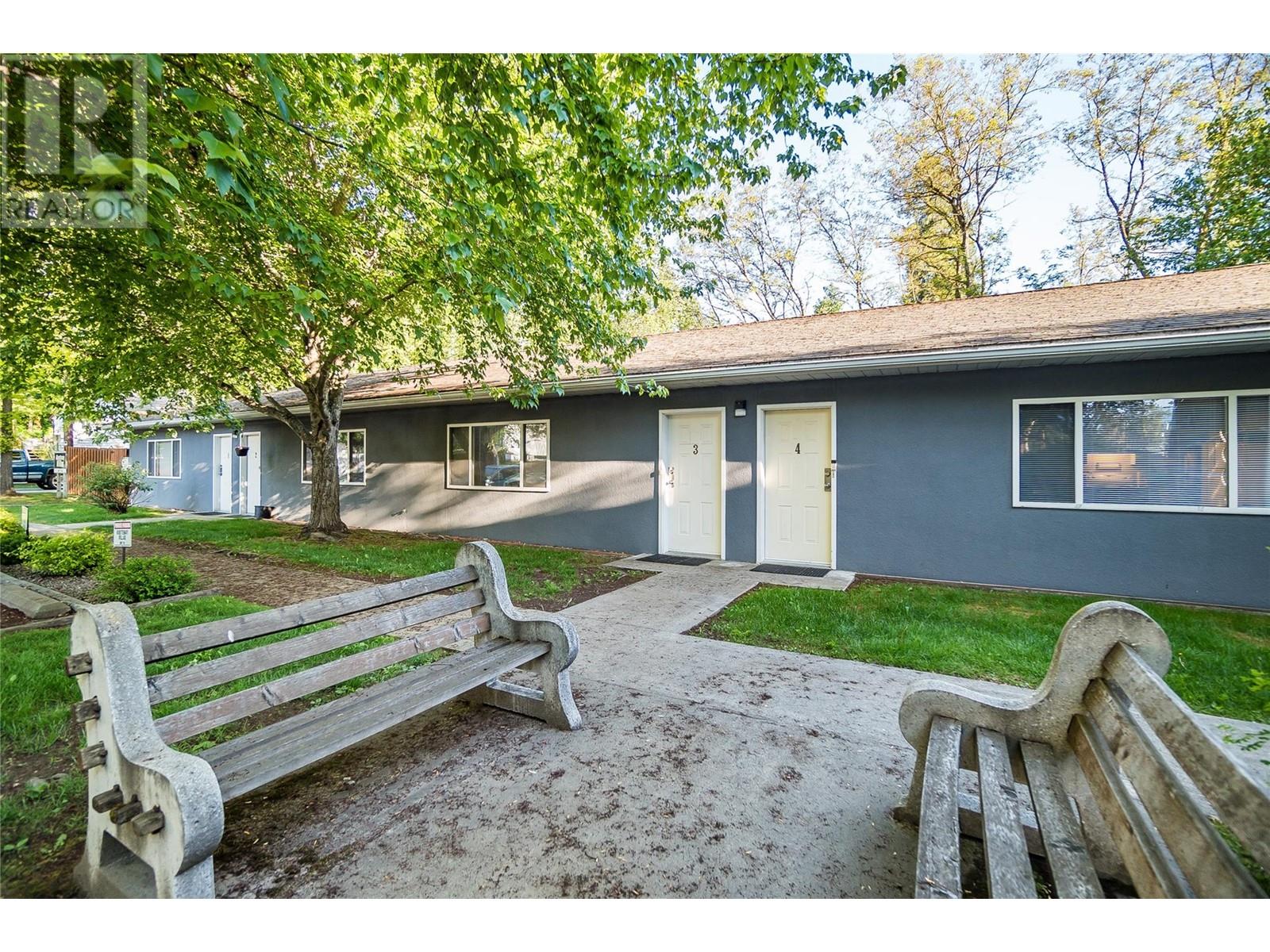 663 COLUMBIA Avenue, Castlegar