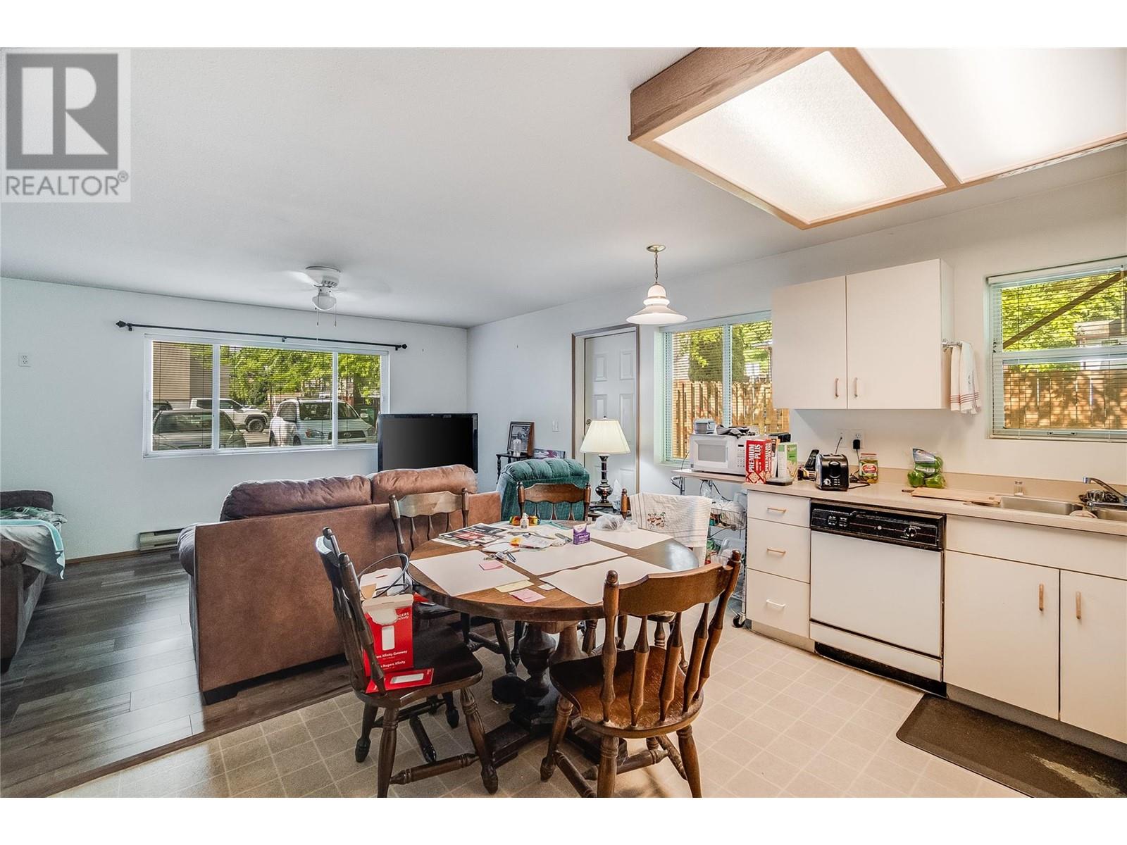 663 COLUMBIA Avenue, Castlegar