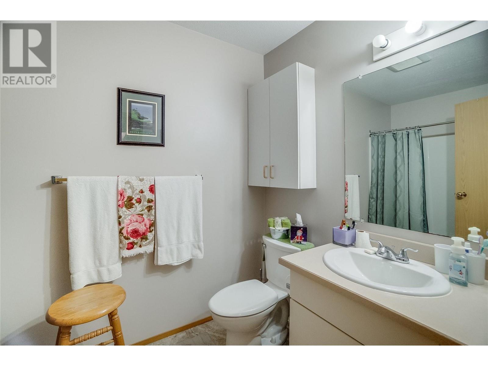 663 COLUMBIA Avenue, Castlegar