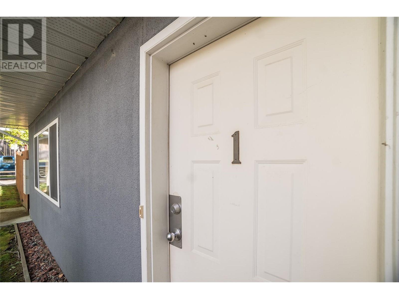 663 COLUMBIA Avenue, Castlegar