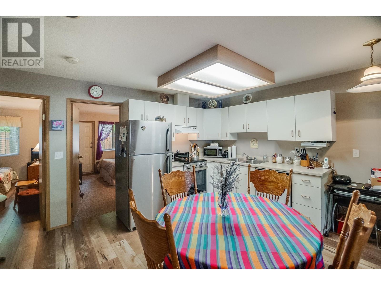 663 COLUMBIA Avenue, Castlegar