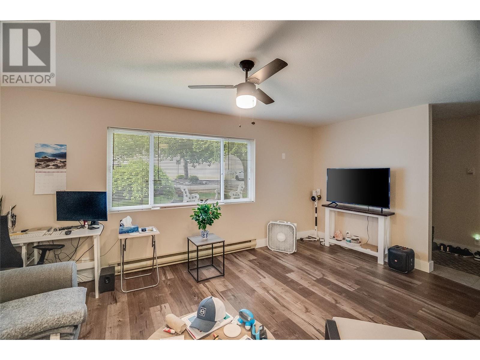 663 COLUMBIA Avenue, Castlegar