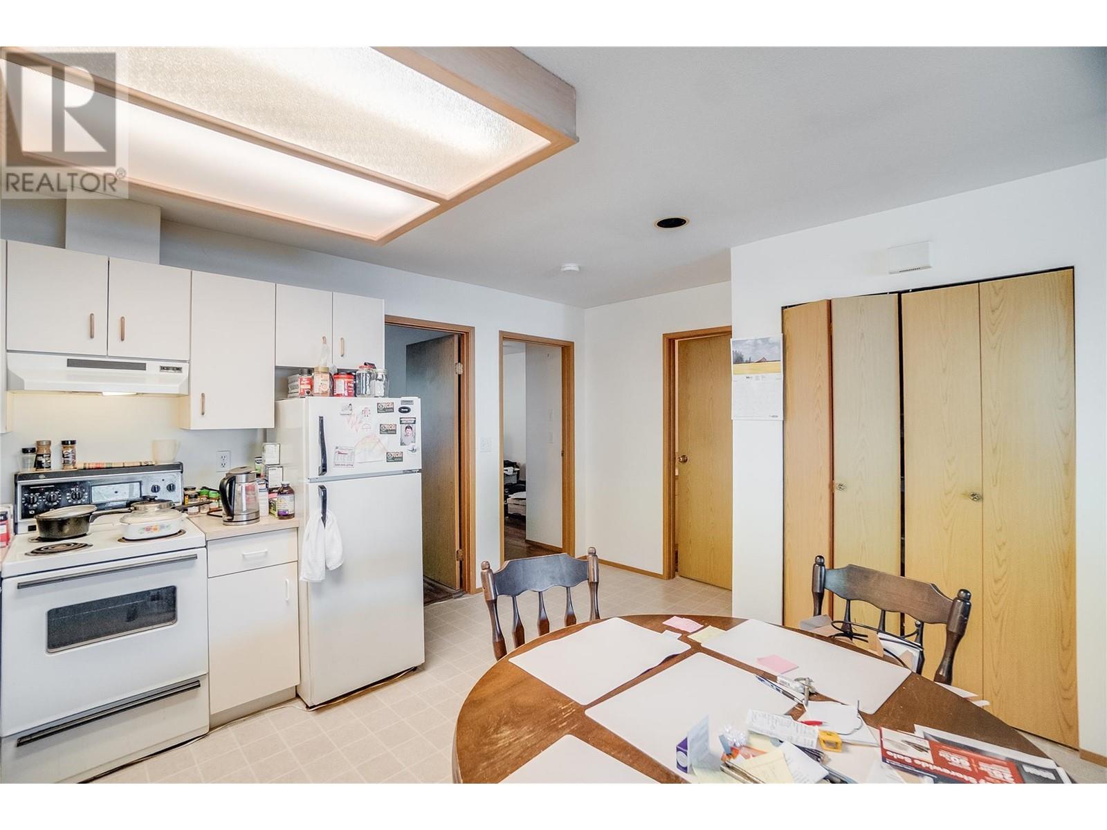 663 COLUMBIA Avenue, Castlegar