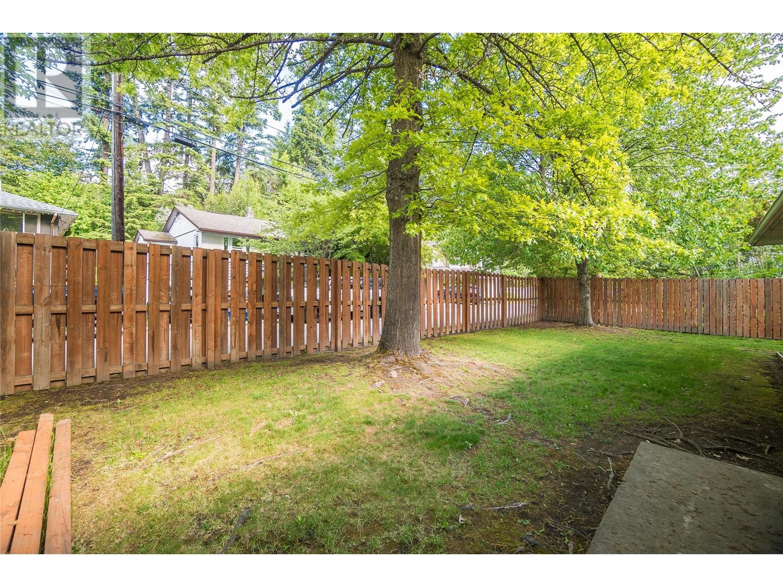663 COLUMBIA Avenue, Castlegar