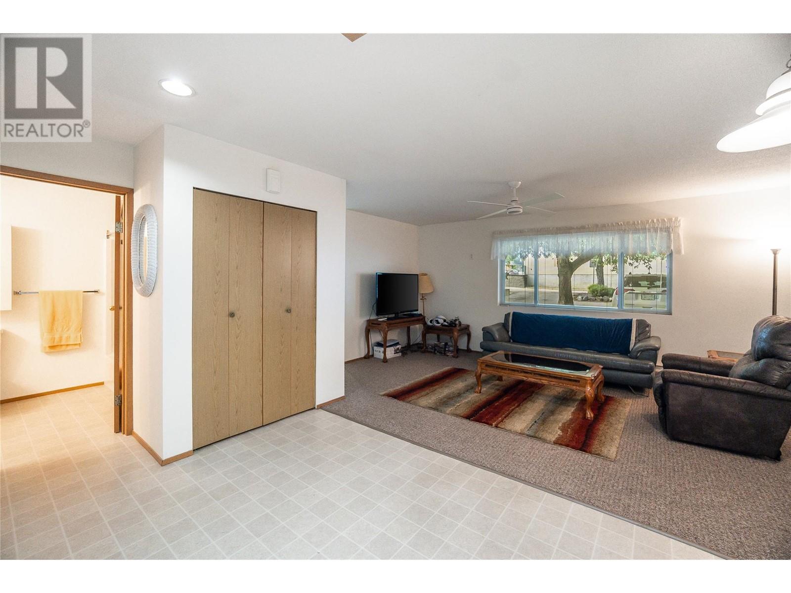 663 COLUMBIA Avenue, Castlegar