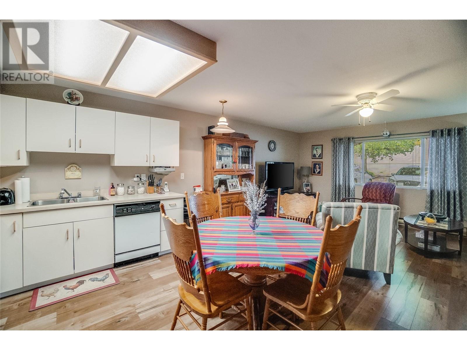 663 COLUMBIA Avenue, Castlegar