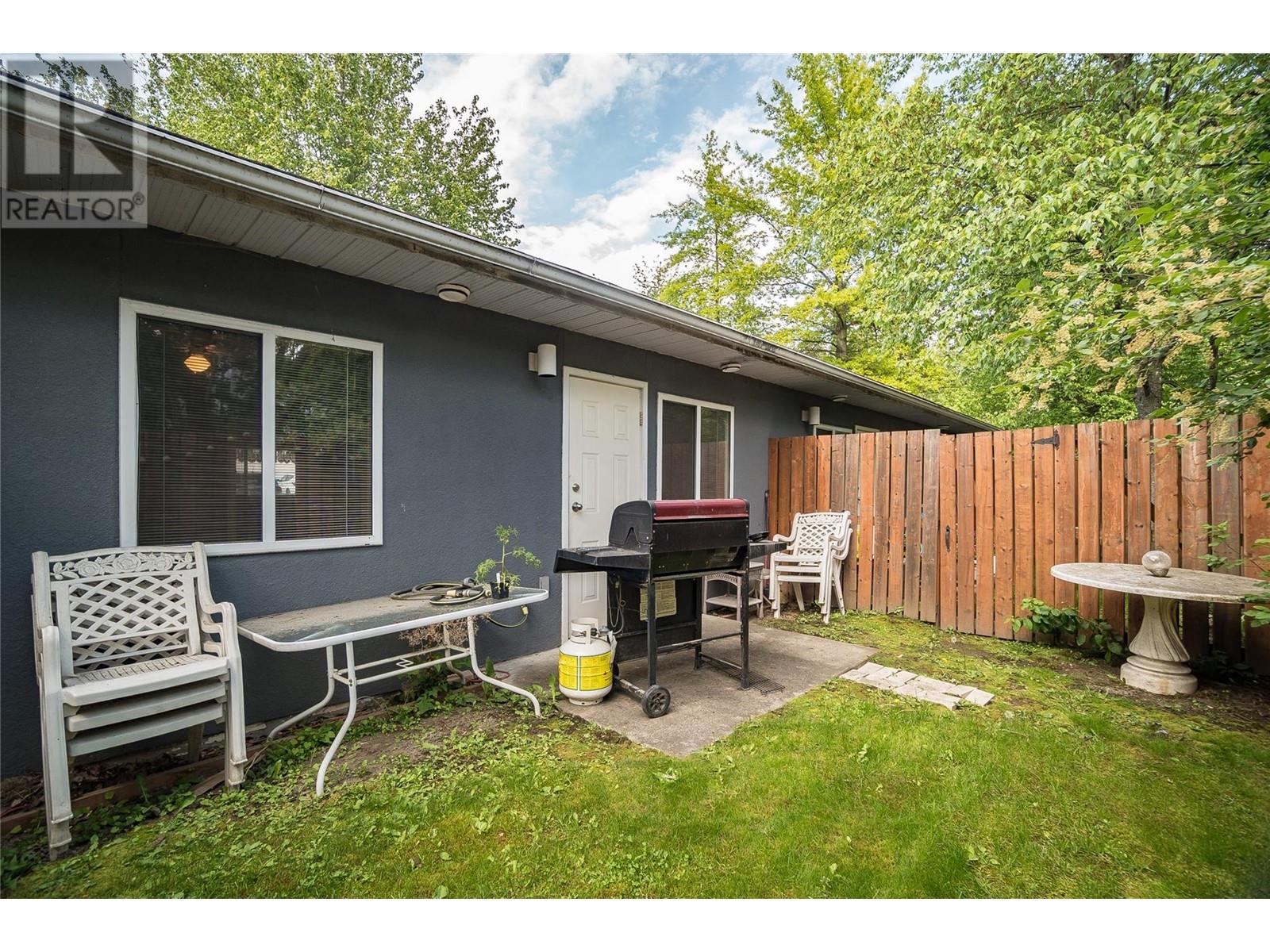 663 COLUMBIA Avenue, Castlegar