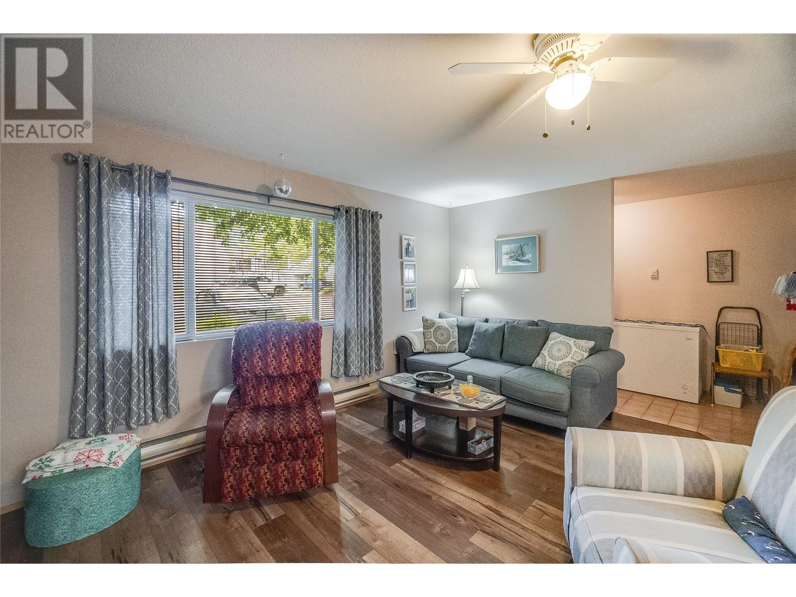 663 COLUMBIA Avenue, Castlegar