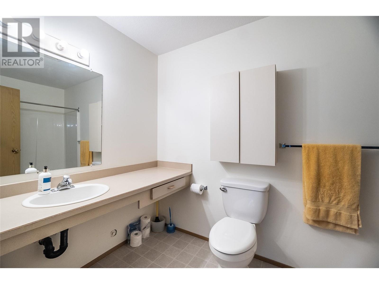 663 COLUMBIA Avenue, Castlegar