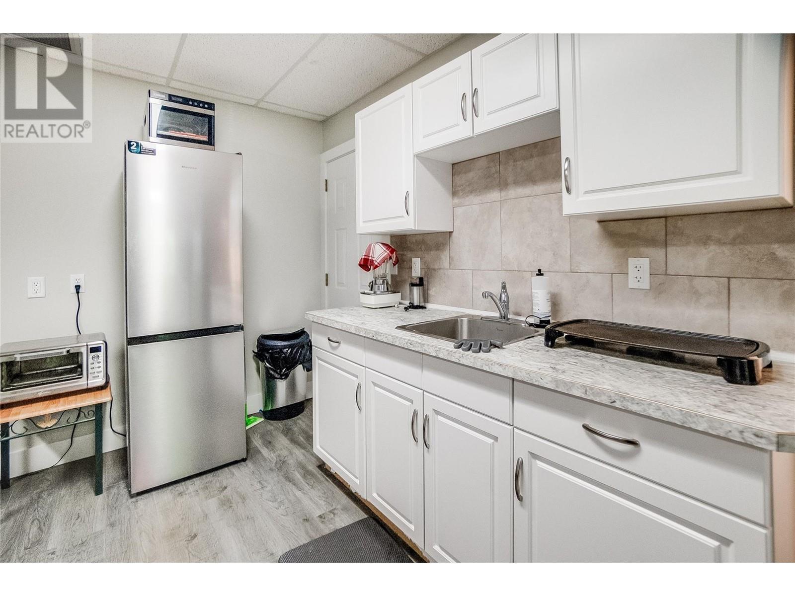 663 COLUMBIA Avenue, Castlegar