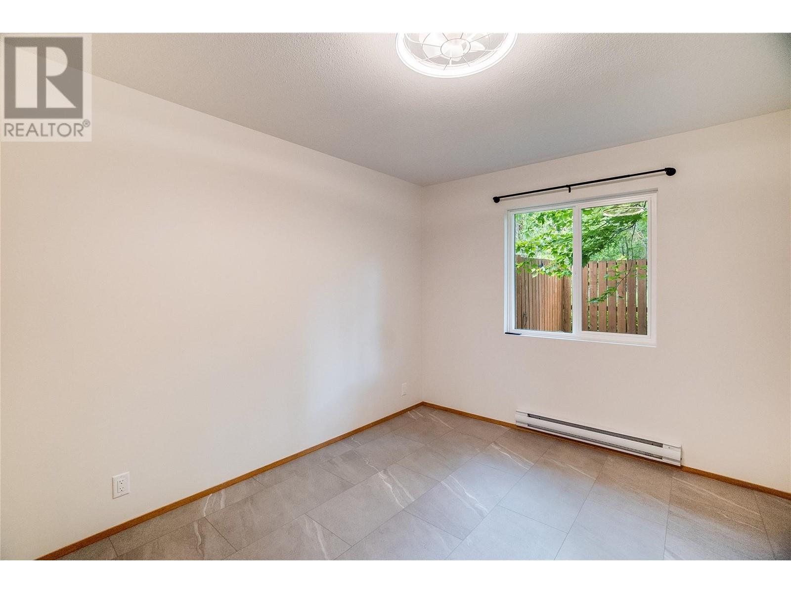 663 COLUMBIA Avenue, Castlegar