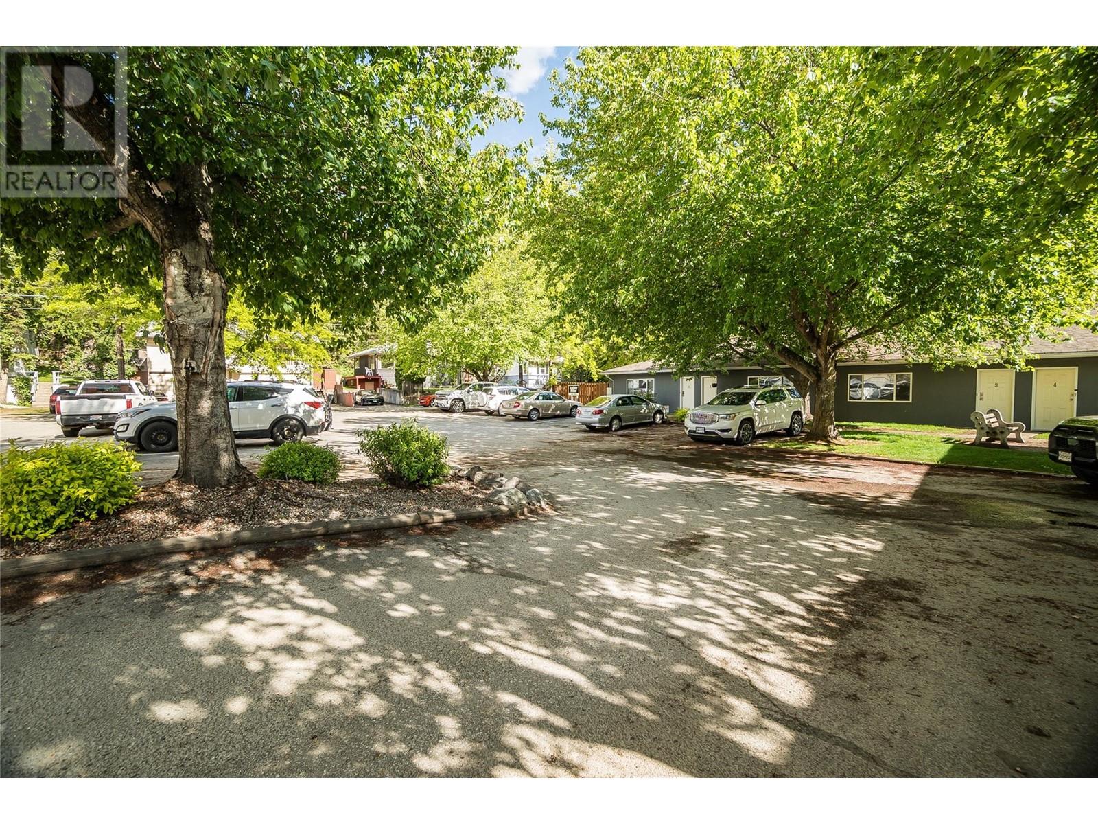 663 COLUMBIA Avenue, Castlegar