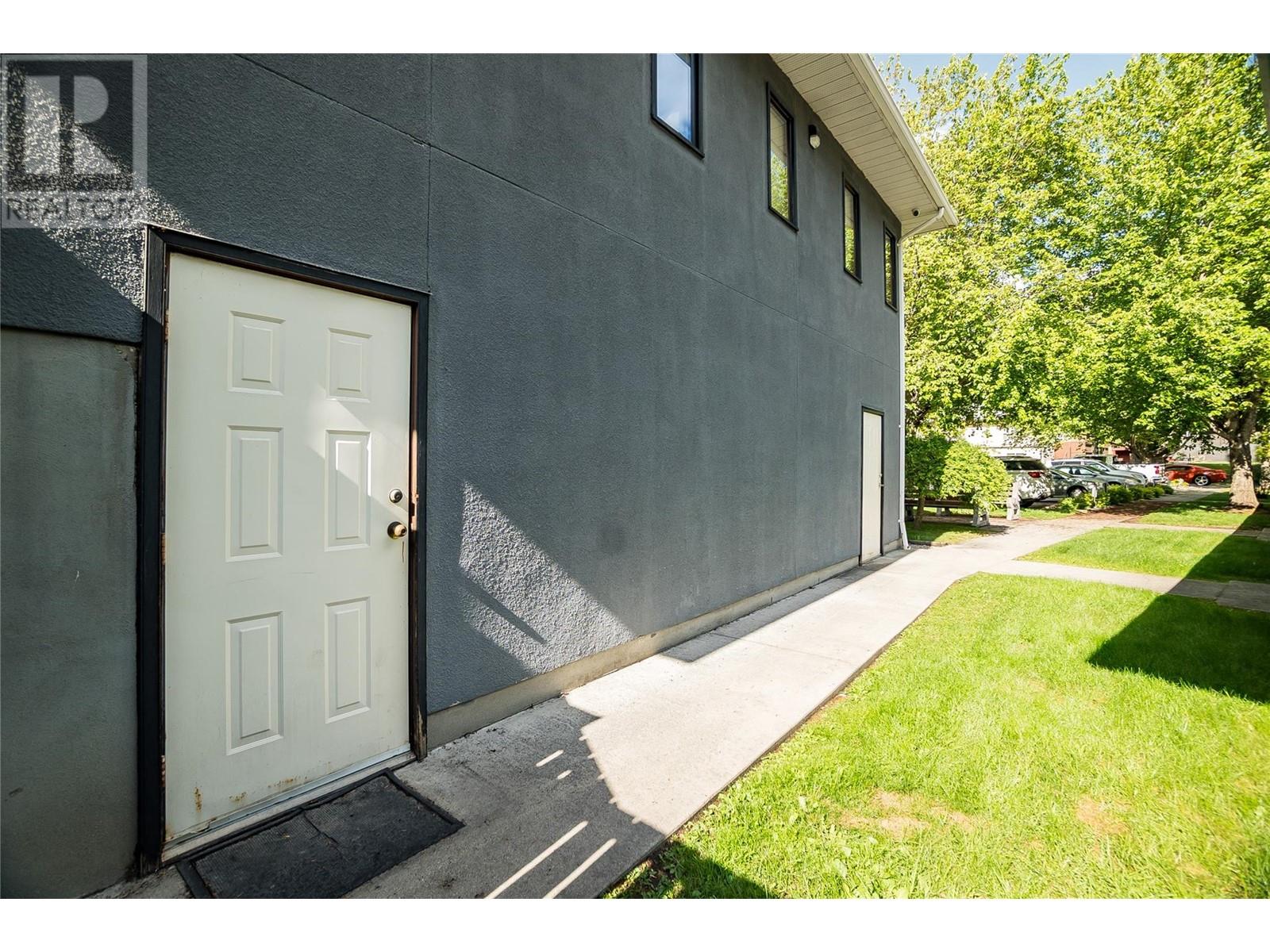 663 COLUMBIA Avenue, Castlegar