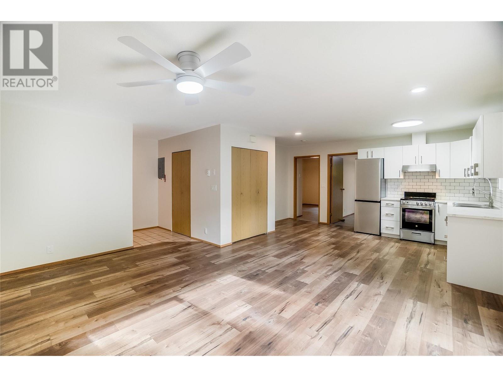 663 COLUMBIA Avenue, Castlegar