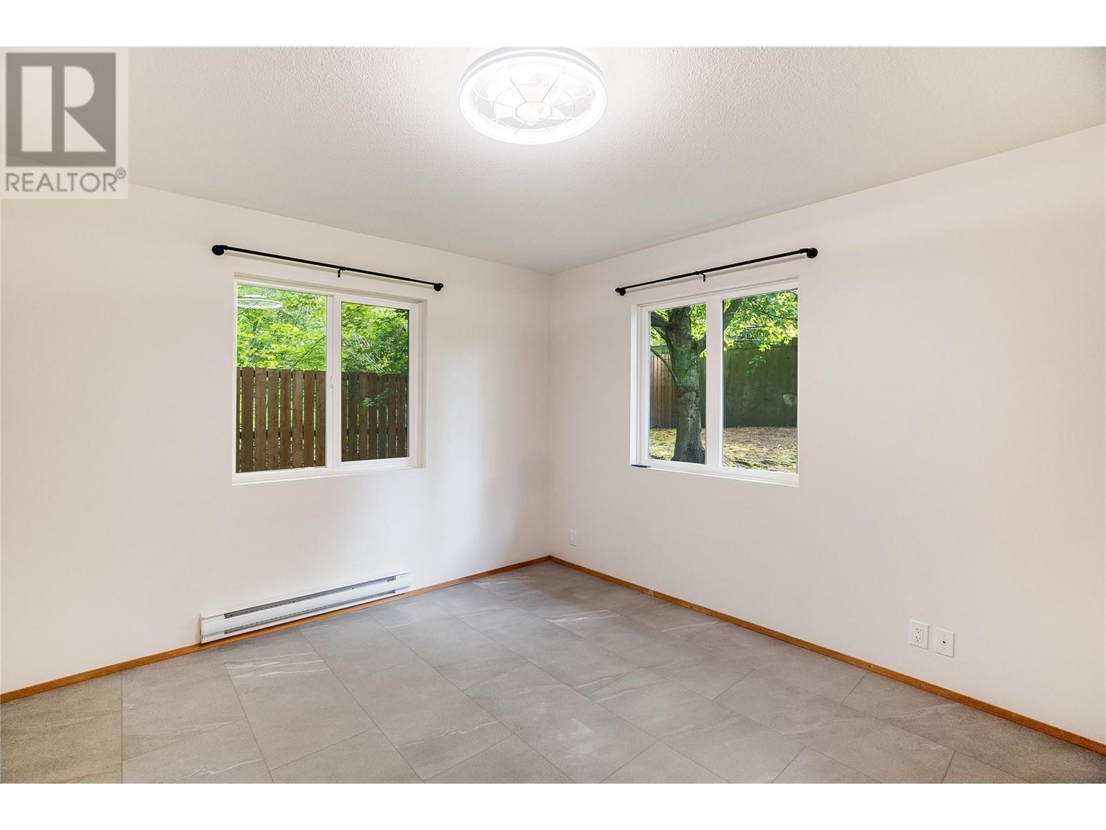 663 COLUMBIA Avenue, Castlegar