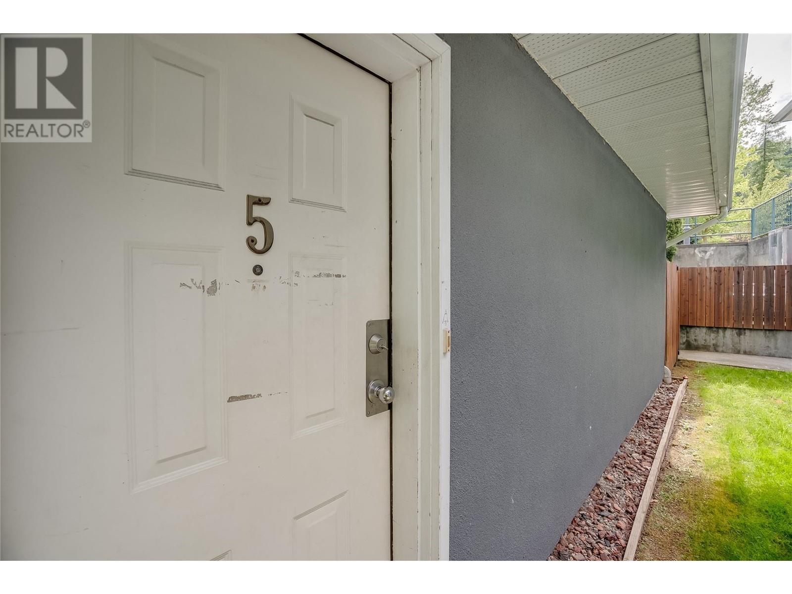 663 COLUMBIA Avenue, Castlegar