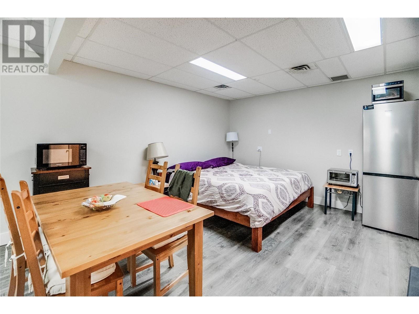 663 COLUMBIA Avenue, Castlegar