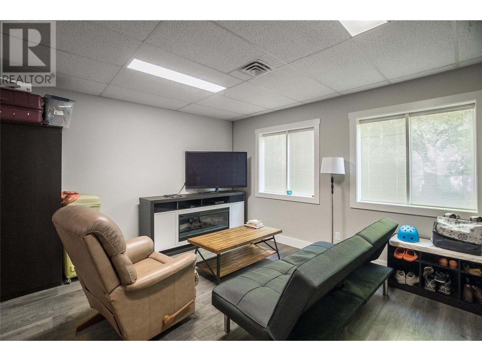 663 COLUMBIA Avenue, Castlegar