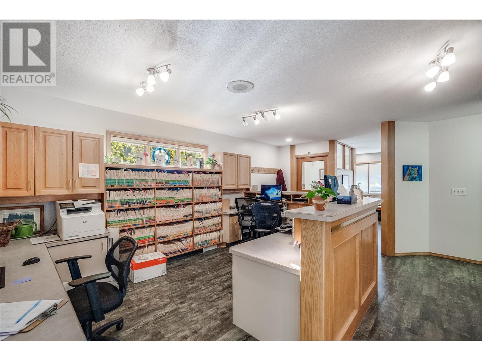 663 COLUMBIA Avenue, Castlegar