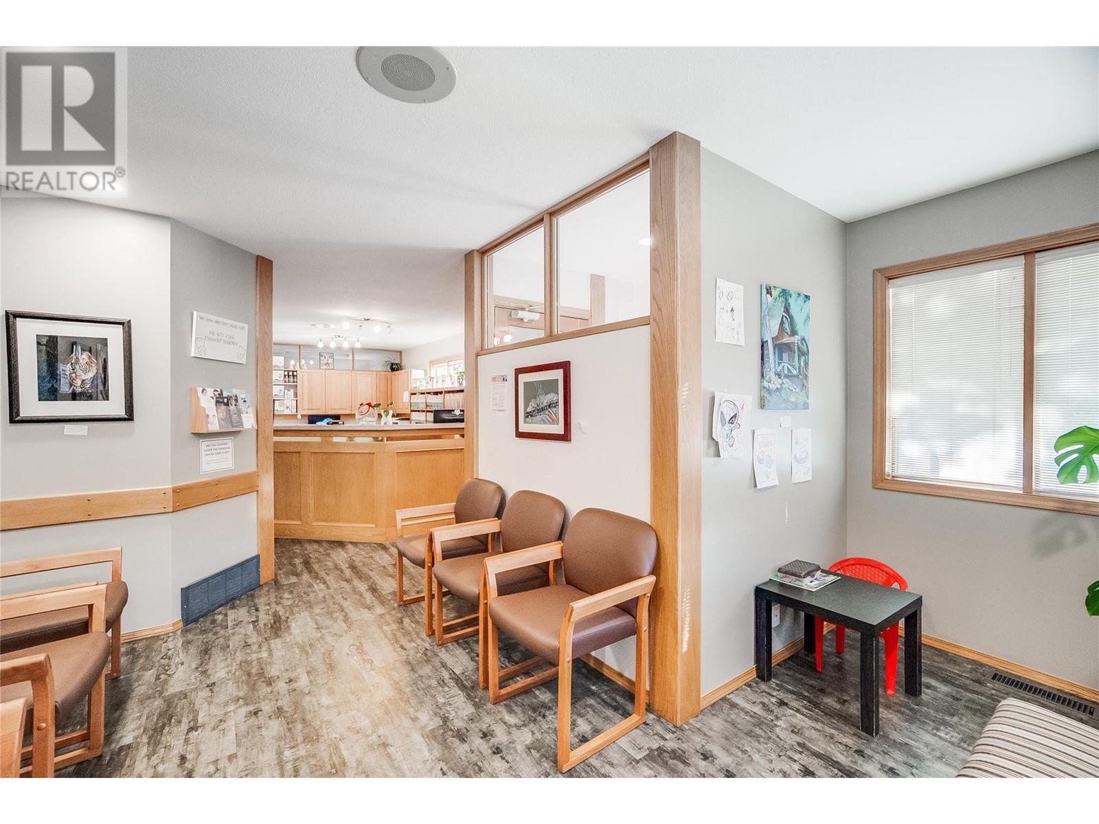 663 COLUMBIA Avenue, Castlegar
