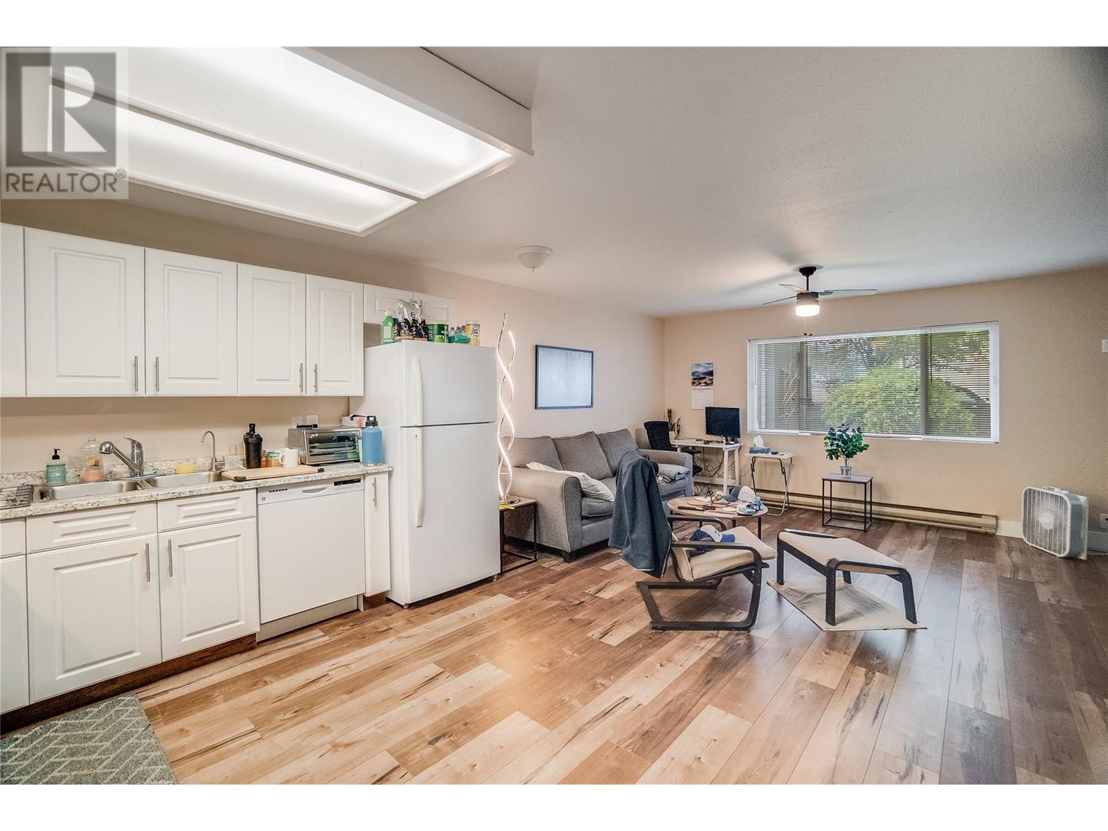 663 COLUMBIA Avenue, Castlegar