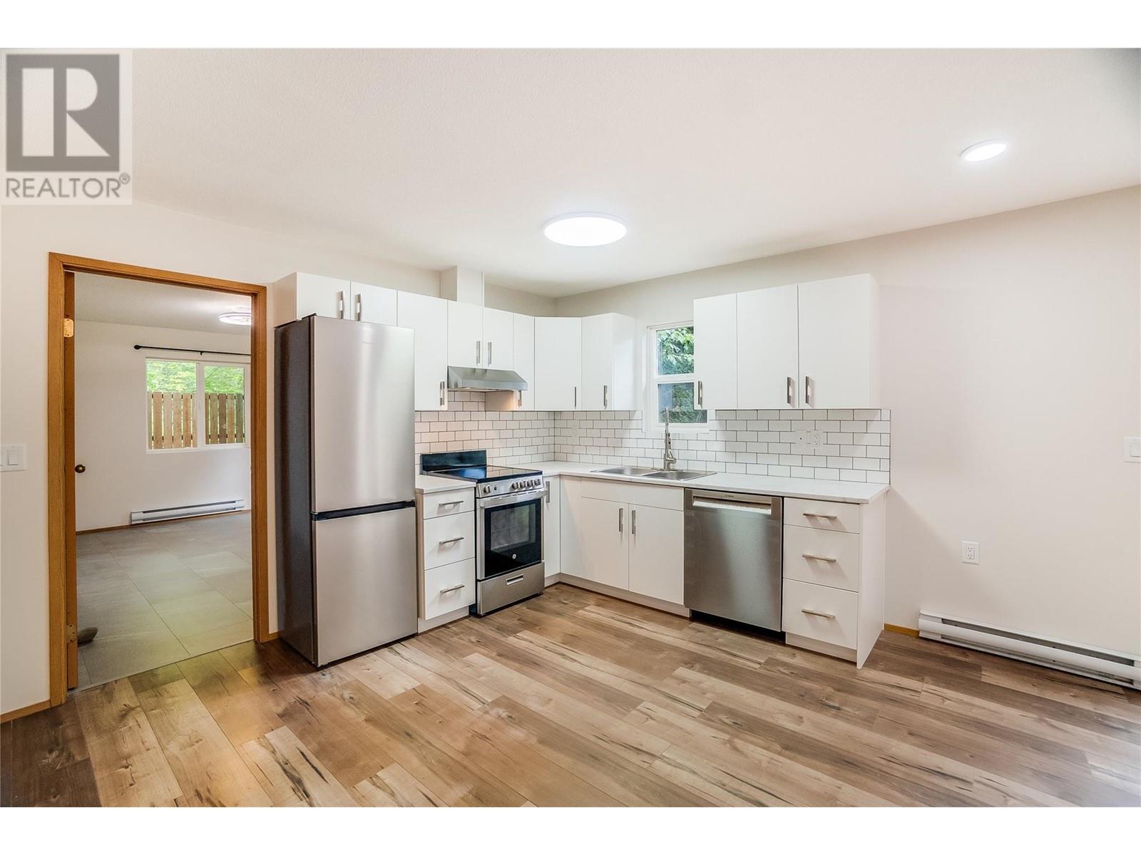 663 COLUMBIA Avenue, Castlegar