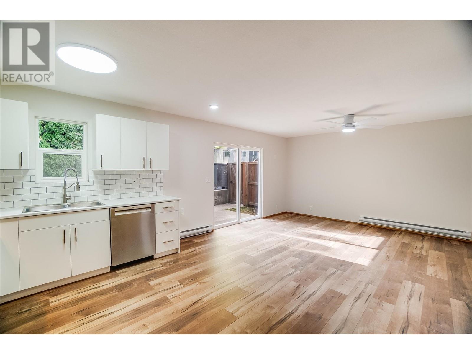 663 COLUMBIA Avenue, Castlegar