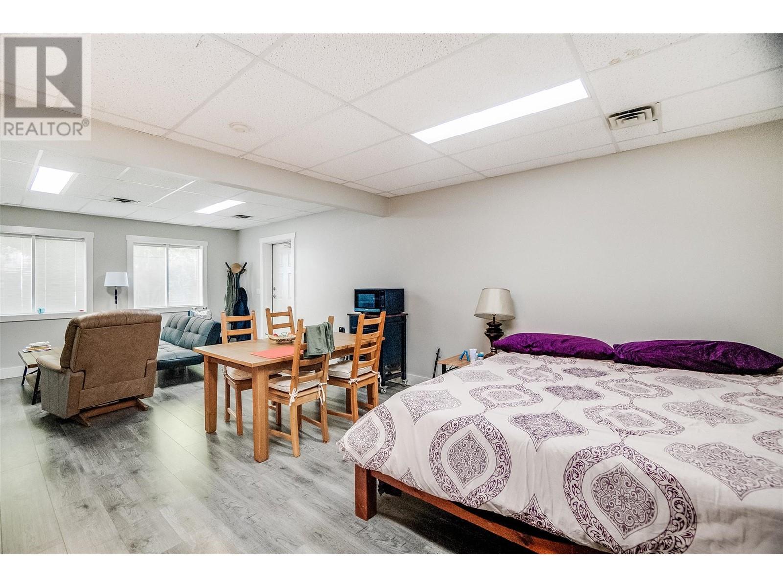 663 COLUMBIA Avenue, Castlegar