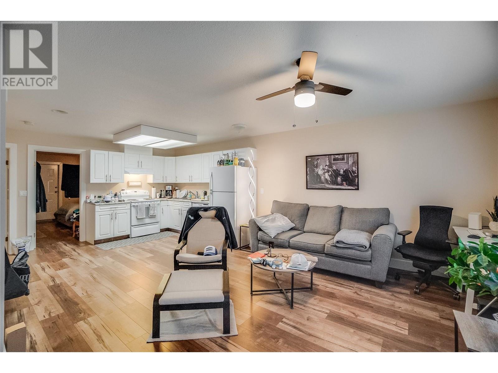 663 COLUMBIA Avenue, Castlegar