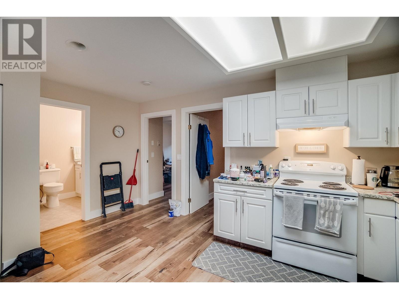 663 COLUMBIA Avenue, Castlegar