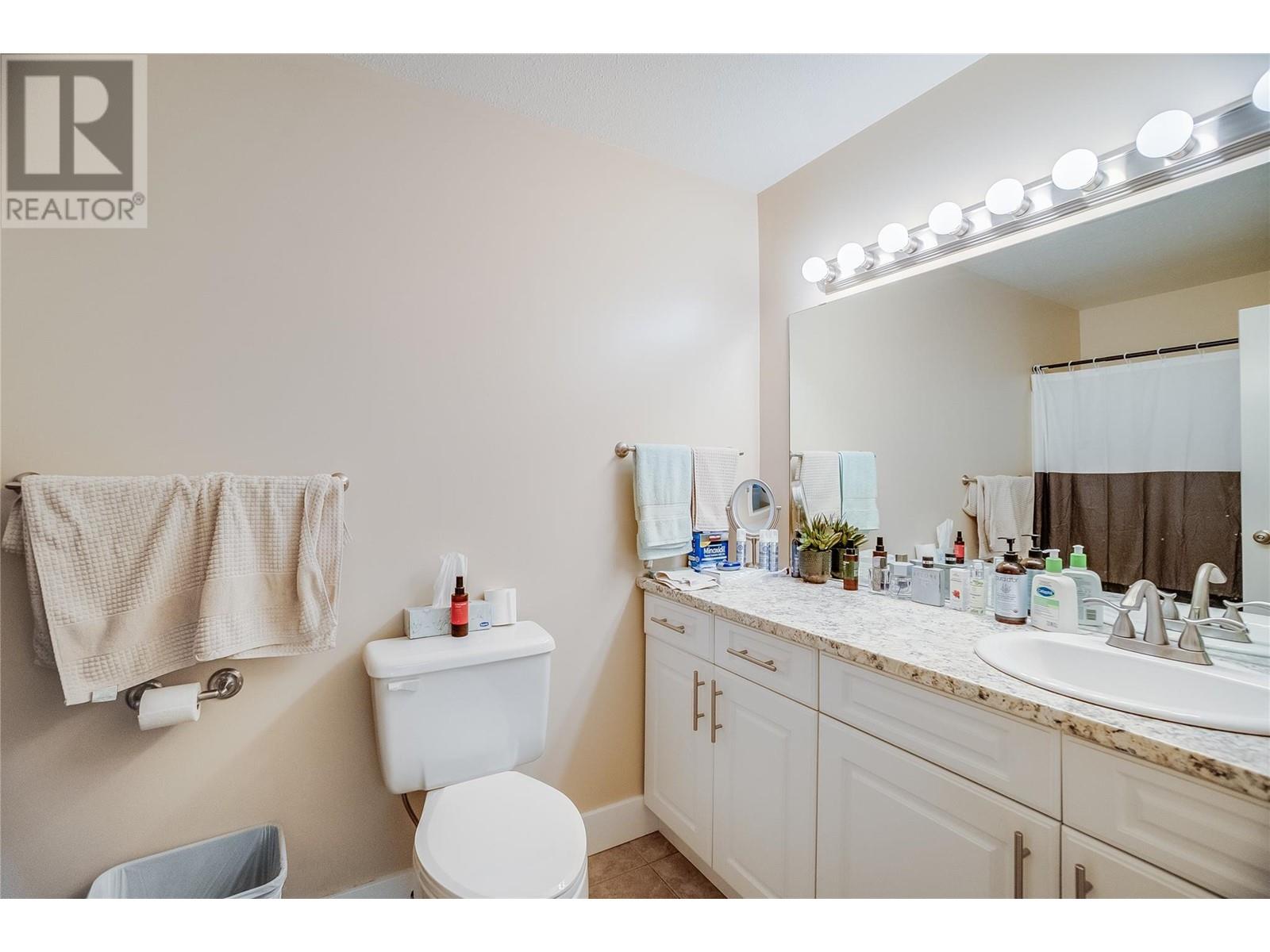 663 COLUMBIA Avenue, Castlegar