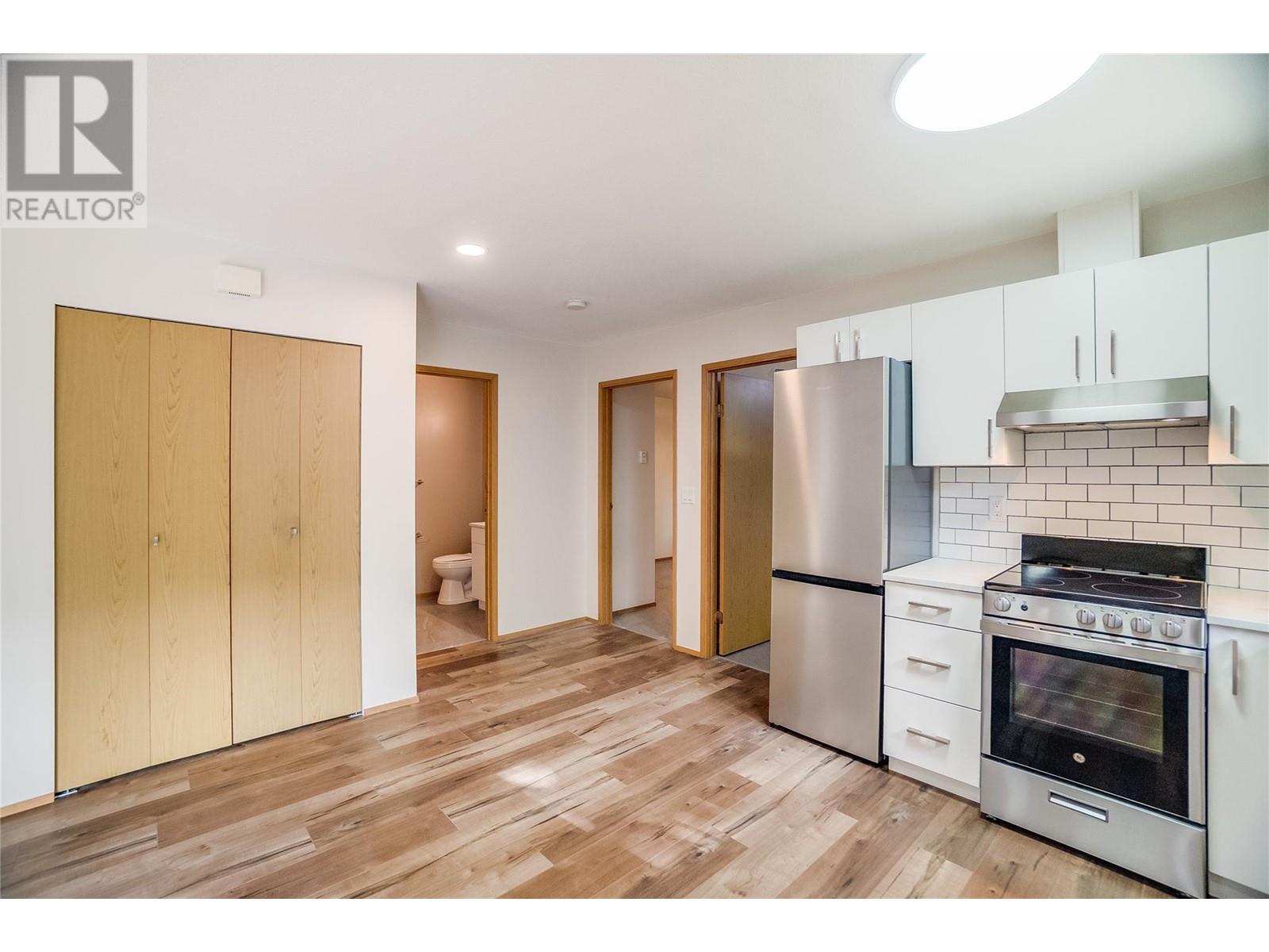 663 COLUMBIA Avenue, Castlegar